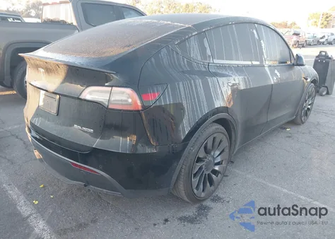 2022 Tesla Model Y Performance Dual Motor All-Wheel Drive z USA, uszkodzony, nr VIN 7SAYGDEFXNF341730